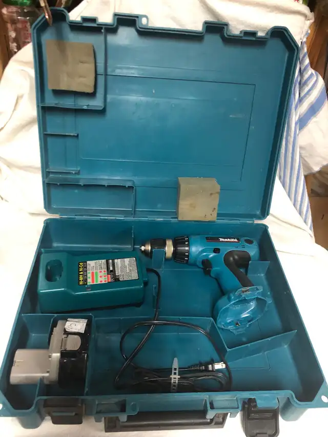 MAKITA CORDLESS DRILL SET
