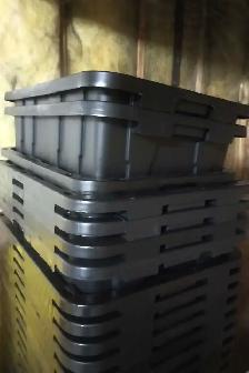 barely used heavy duty plastic totes - Photo 3