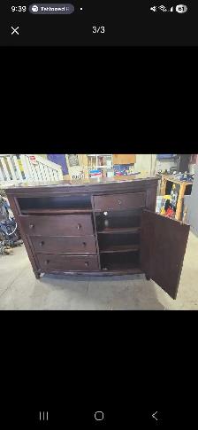 Hardwood dresser (reduced price) - Photo 2
