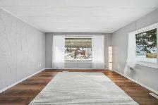 Fantastic deck and yard, spacious interior living area! - Photo 3