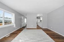 Fantastic deck and yard, spacious interior living area! - Photo 5