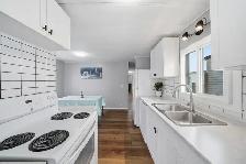 Fantastic deck and yard, spacious interior living area! - Photo 8