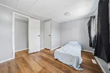 Fantastic deck and yard, spacious interior living area! - Photo 12