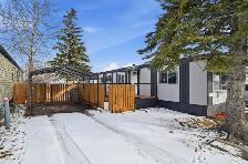 Fantastic deck and yard, spacious interior living area! - Photo 20
