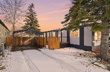 Fantastic deck and yard, spacious interior living area! - Photo 21