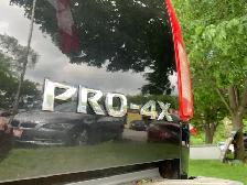 2014 NISSAN FRONTIER PRO4X LOW KMS CERTIFIED LOADED - Photo 11