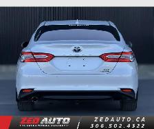 2018 Toyota Camry XLE Hybrid - Photo 10