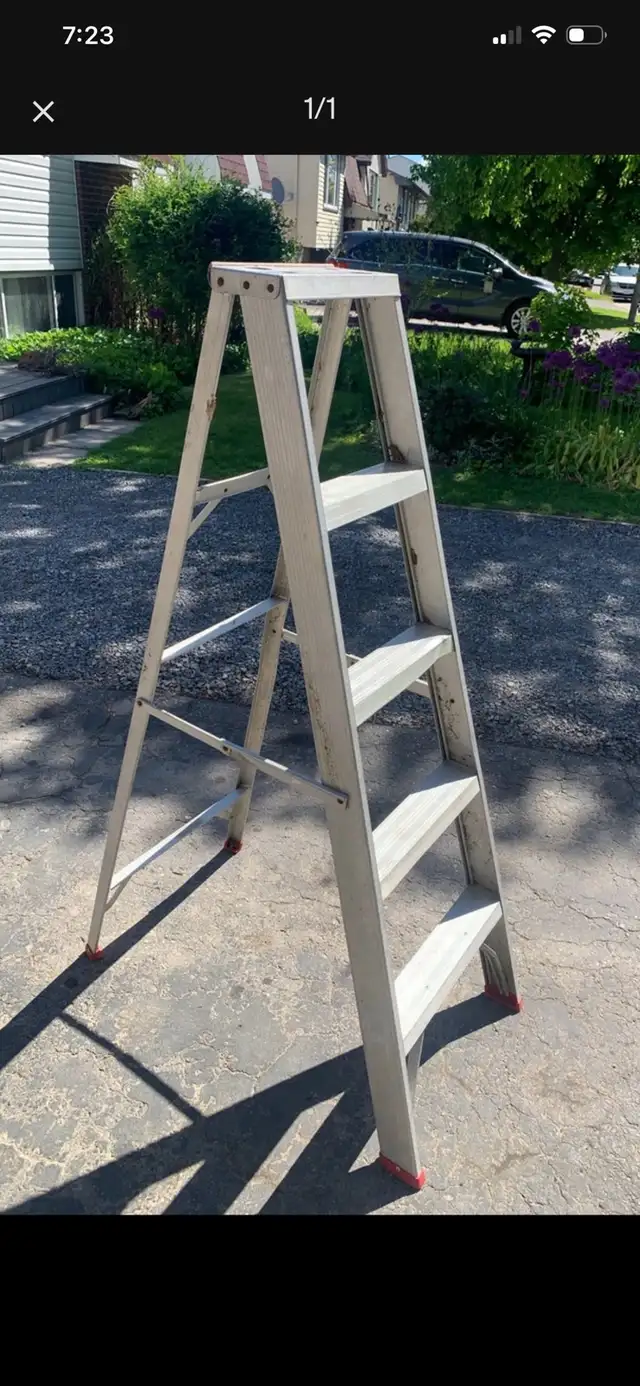 Tripod ladder