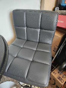 bar stools n table set 4 sale - Photo 3
