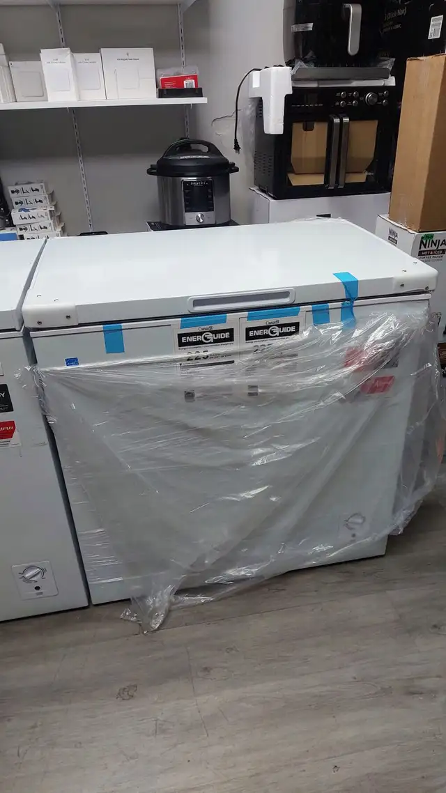 Chest Freezer - Frigidaire 2.1 Cu ft EFRF200 - White Brand New