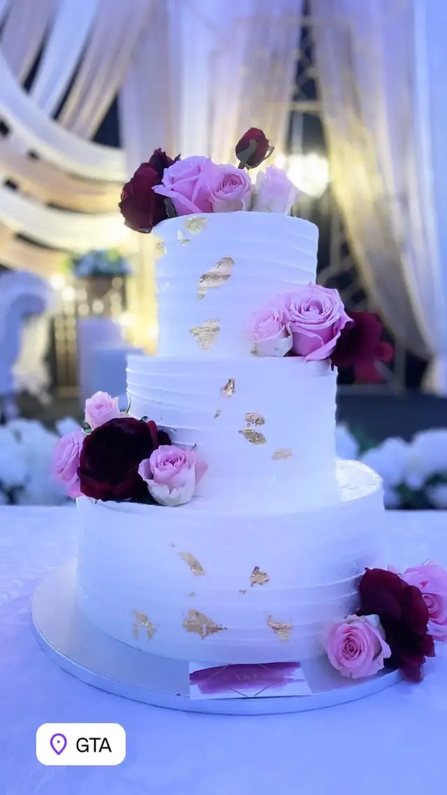 Toronto Custom cakes , desserts and signature cakes