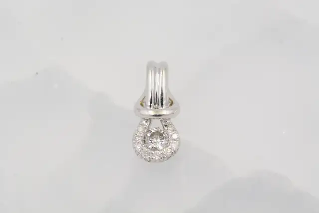 14K .26TDW DIAMOND KNOT PENDANT