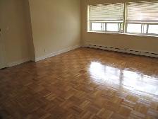 Bachelor Apartment - walk to Subway !! - Photo 10