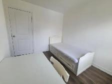 Ossington, Bloor @ Christie TTC, 2nd Flr Room Rent - 2Min to TTC - Photo 3