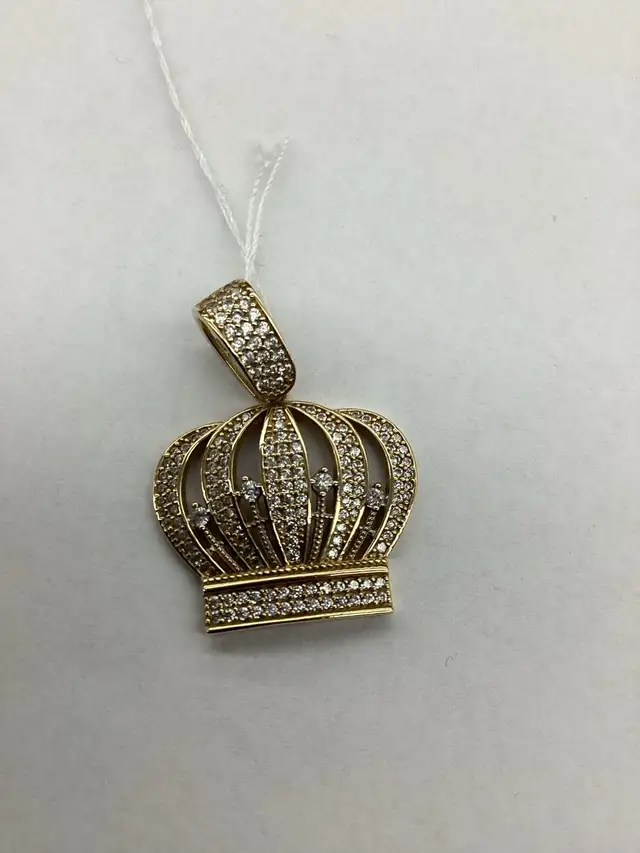 breloque en or couronne