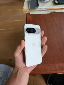 selling Google pixel 9 - Photo 2