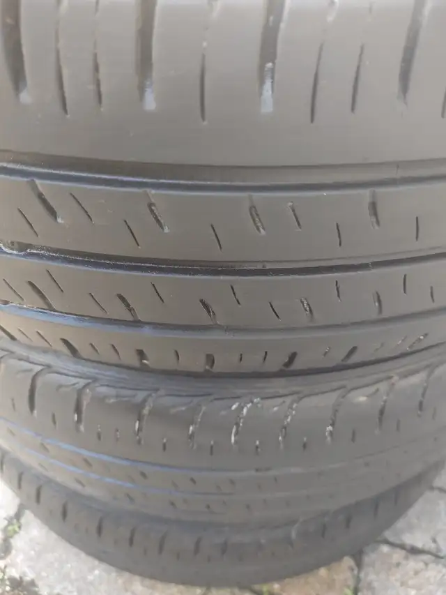 185-65R15x3 pneus été Kumho Solus tres bon état.