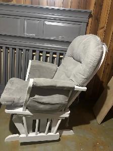 Glider Rocking Chair - Photo 2