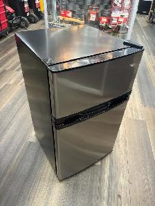 Insignia NS-CF30TMSS6 Freestanding Top Freezer Compact Fridge