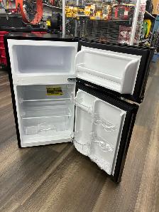Insignia NS-CF30TMSS6 Freestanding Top Freezer Compact Fridge - Photo 2