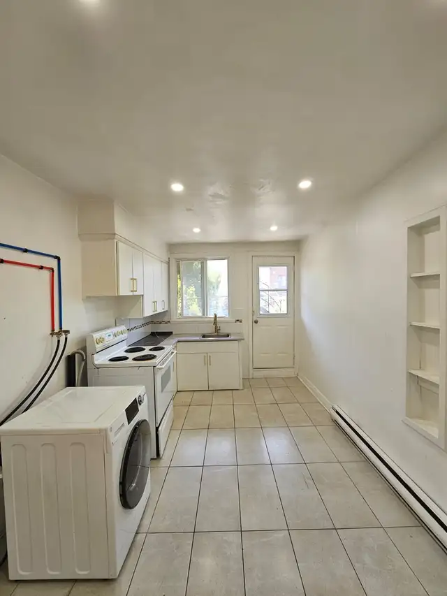 Spacious 3 1/2 apartment near the Jewish General Hospital (JGH)