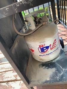 BBQTEK BBQ with propane tank/Cover/original box - Photo 4