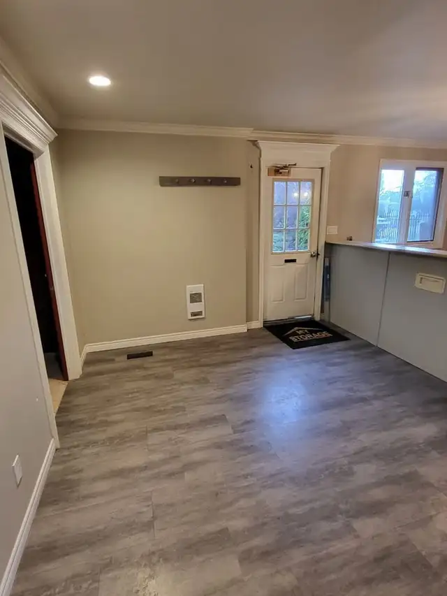 300 sqft Storefront Office Space