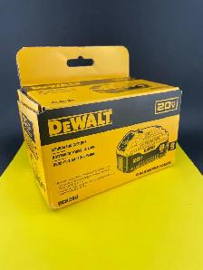 Dewalt DCB205 8AH Battery Like New