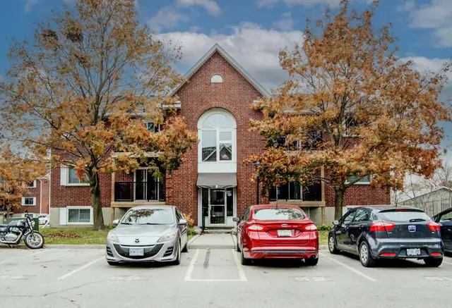 565 Greenfield Ave - 2 BEDROOM CONDOMINIUM