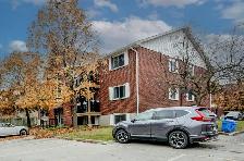 565 Greenfield Ave - 2 BEDROOM CONDOMINIUM - Photo 21
