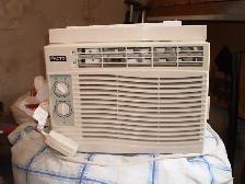 climatiseur de fenetre 5000 btu 2 ....$60 et $40 - Photo 4