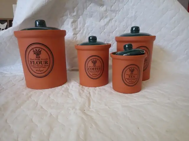 4 Canisters with Lids