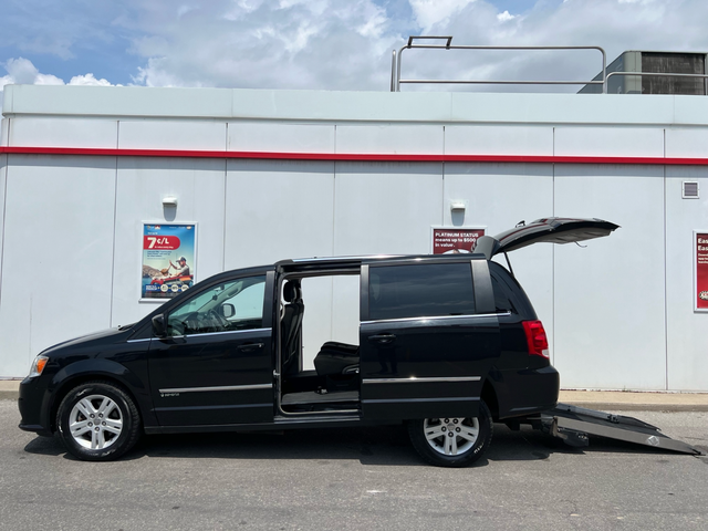2016 Dodge Grand Caravan CREW-WHEELCHAIR ACCESSIBLE-POWER RAMP