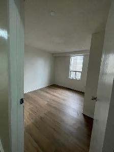 3 bd rooms, 2 washroom, walkout patio near Dufferin TTC  Subway, - Photo 8