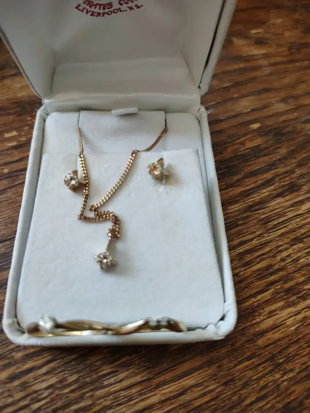 10 KT Diamond set