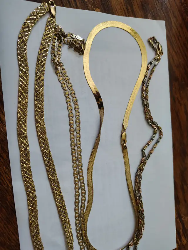 10 KT Gold Necklace