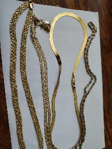 10 KT Gold Necklace
