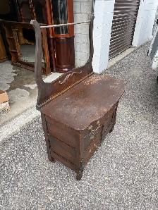 Free delivery Antique Vanity Dresser - Photo 5