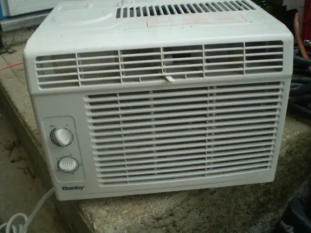 DANBY 5000 BTU AIR CONDITIONER-NO SIDE SCREENS-$50