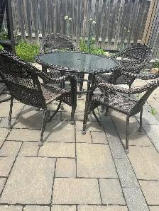 5-Piece Outdoor Patio Dining Set – $150