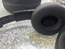 Beats Solo 3 Bluetooth Headphones With Case - Photo 3