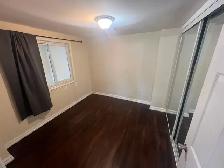 Bright one-Bedroom Basement Apt, only 7 Steps (59 inch) Down fro - Photo 4