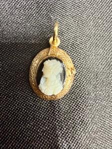 Vintage 10K Gold Cameo Pendant