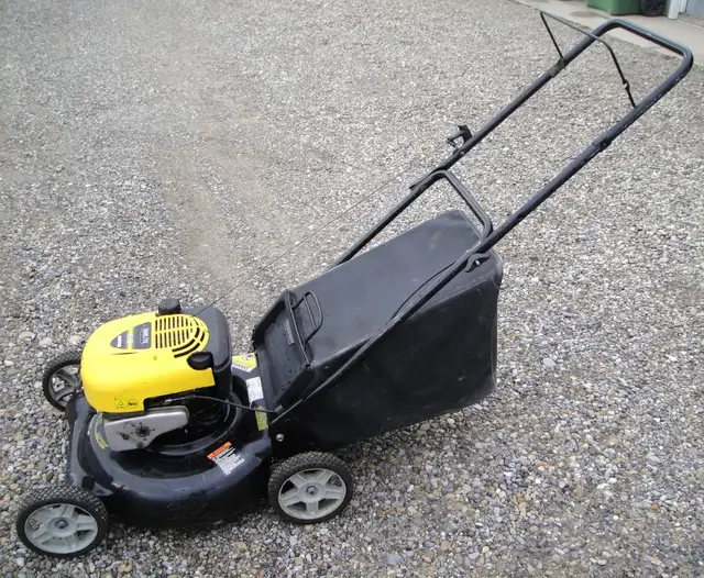 FOR PARTS OR REPAIR BRUTE REAR BAG / MULCHING GAS LAWNMOWER