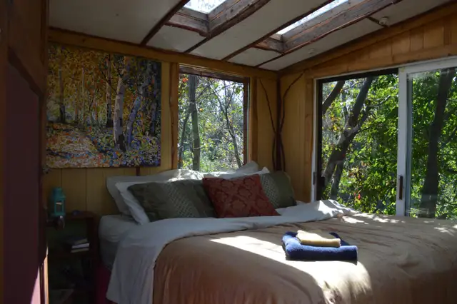 Private Awesome Eco King Treehouse with pool & hot tub!