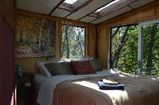 Private Awesome Eco King Treehouse with pool & hot tub!