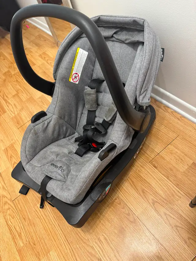 Poussette Evenflo avec siège d’auto pour bébé – Très bon état