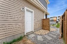 2 Storey w/ SEPARATE ENTRANCE  in sought after Marquis - Photo 2