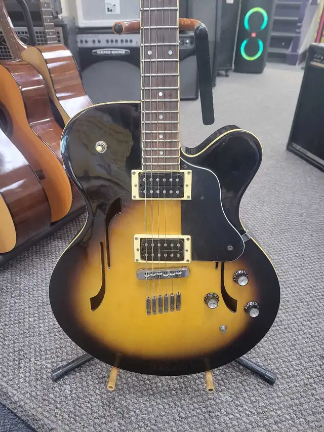 Yamaha AE 500 Hollow Body Electric Guitar