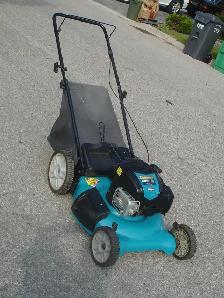 PARENTS DOWNSIZING 21' YARDWORKS EX SERIES 6.75HP LAWNMOWER! - Photo 2